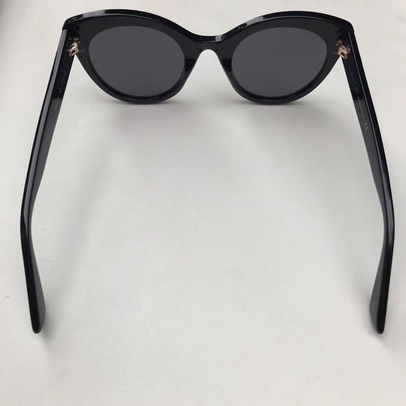GUCCI Sunglasses - Picture 6 of 9